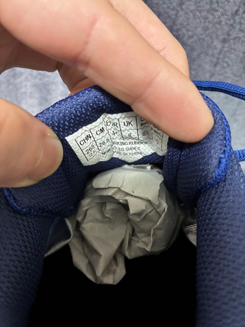 ヨネックス　バドミントン　シューズ　左右非対称　26.5 バカ履き　エアラスＺ