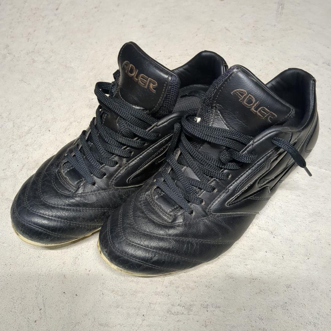 ADLER ブラック サッカーシューズ