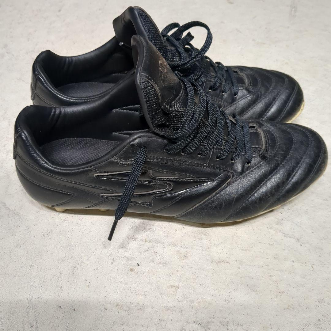 ADLER ブラック サッカーシューズ