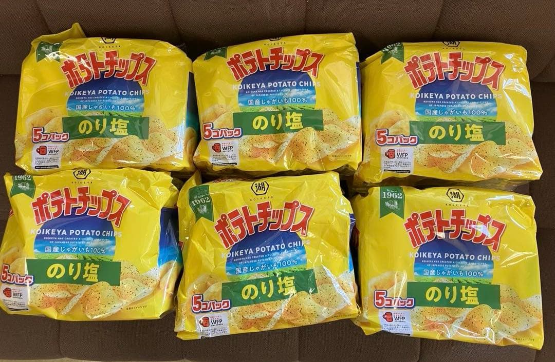 カップヌードルビッグ　インスタントラーメン　お菓子などのセット販売です。