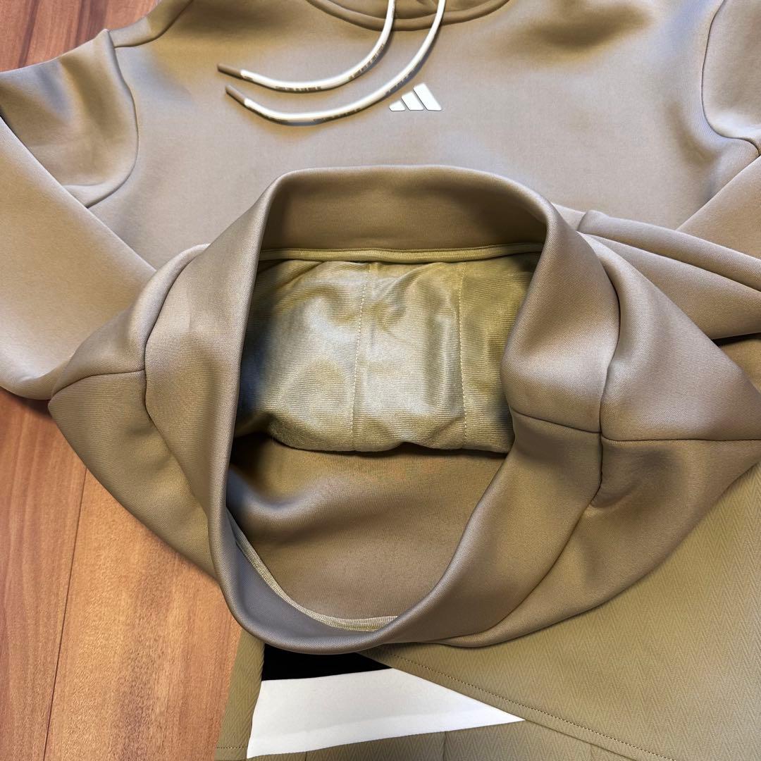 ダンボールニット　プリーツスカート　セットアップ　ベージュ　秋冬　長袖　フーディ