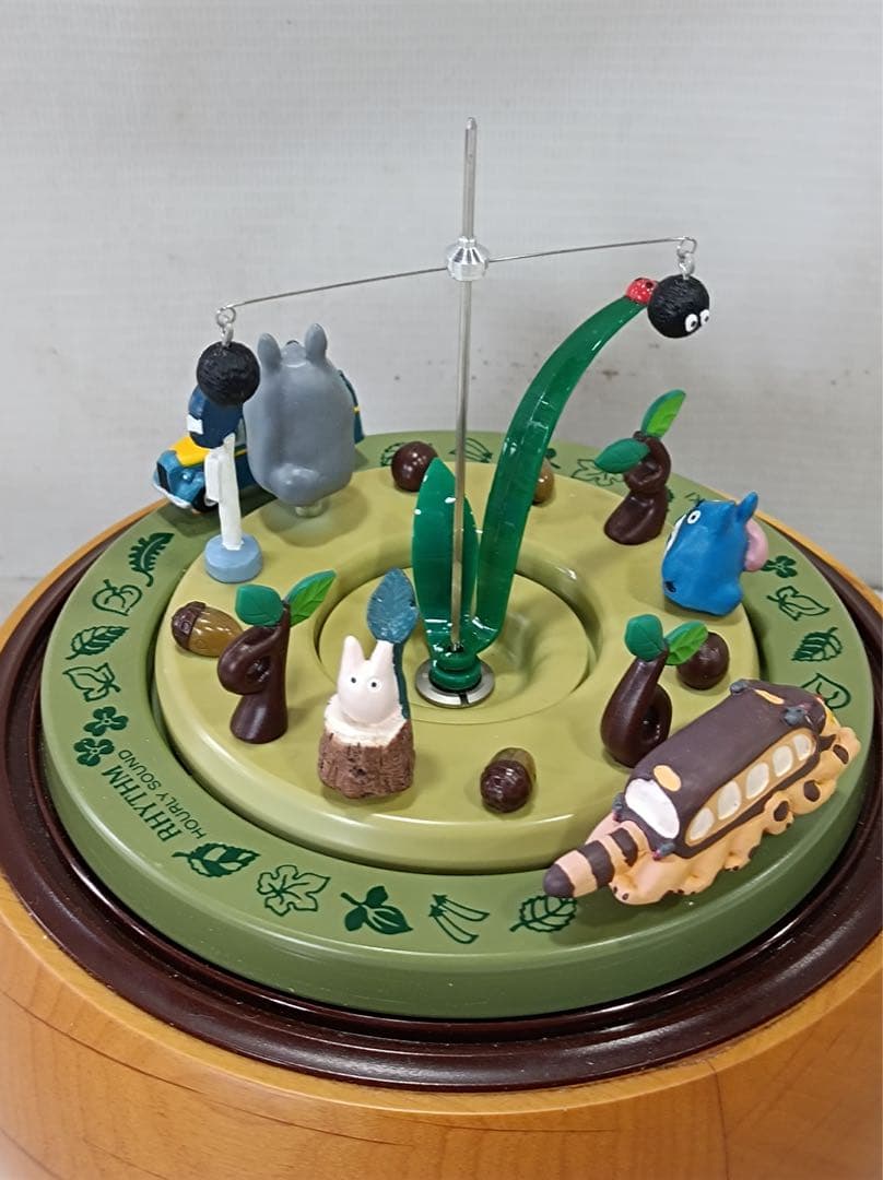 [八6518] となりのトトロ からくり時計　どんぐりスノードーム　オルゴール