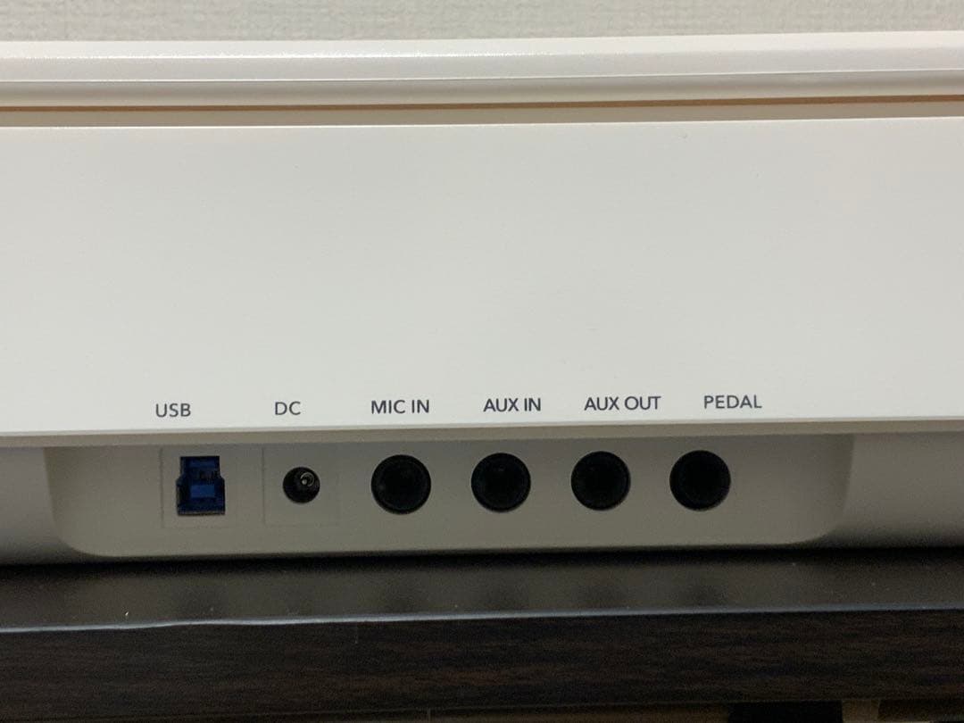 The ONE Smart Piano Light（ホワイト／61鍵）