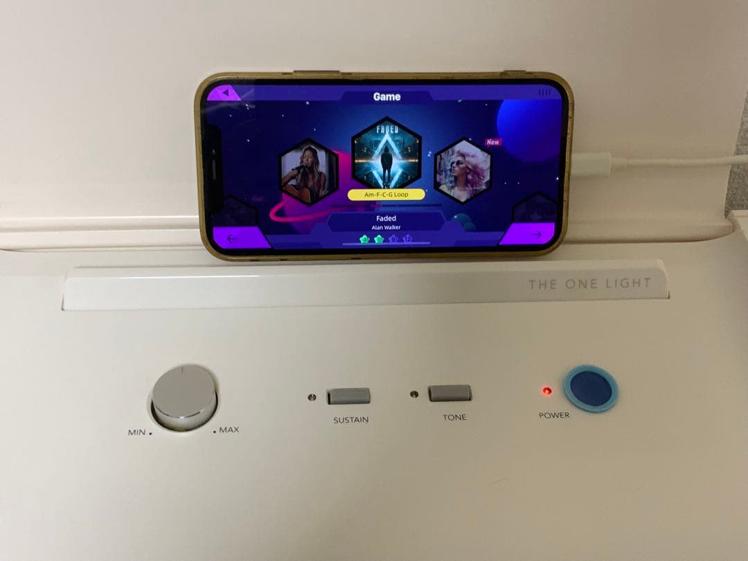 The ONE Smart Piano Light（ホワイト／61鍵）