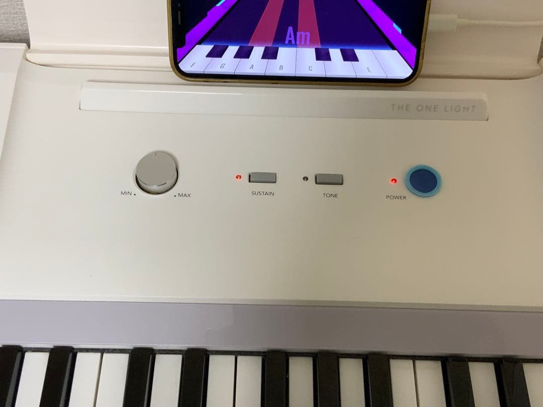 The ONE Smart Piano Light（ホワイト／61鍵）
