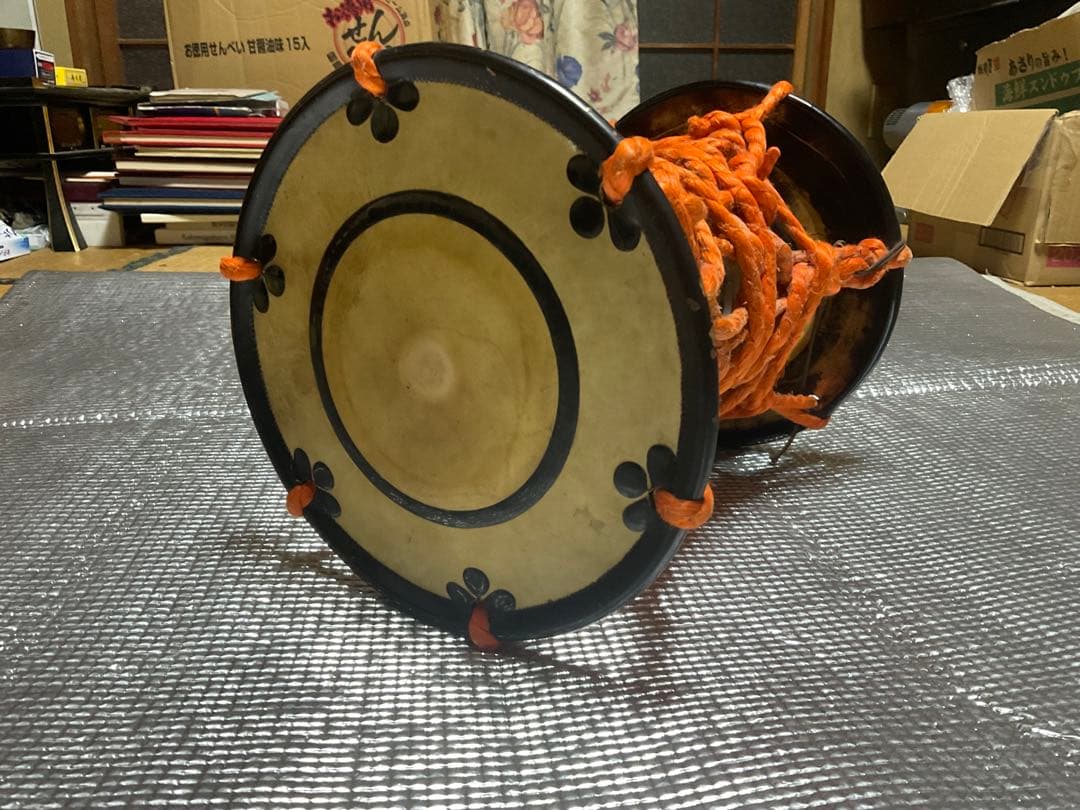 鼓／年代物。金時絵【汚れ、鼓裏にヒビ割れが少しだけ御座います。】