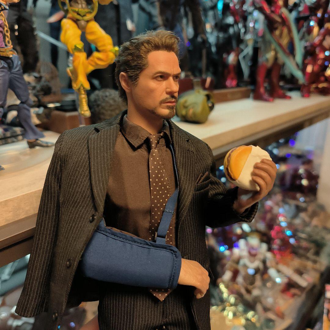 トニー・スターク フィギュア ハンバーガー付き