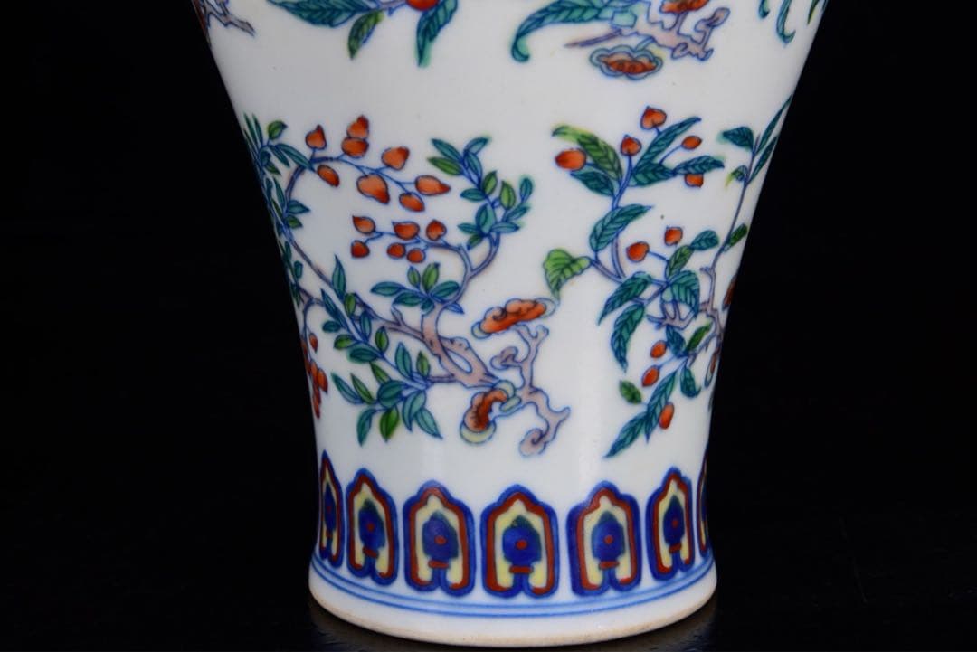 旧蔵　珍品　清国雍正時代の鬥彩三果 模様 梅瓶 　インテリア花瓶置物 インテリア