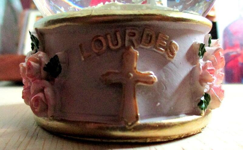 期間限定価格 祝福を受理した　ルルドの泉から　ルルド聖母　スノードーム