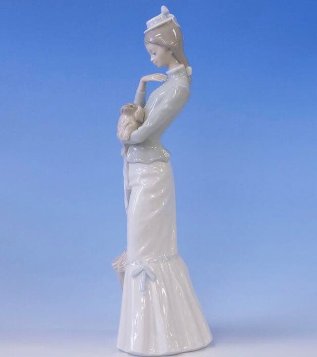 リアドロ　犬を抱く貴婦人　アンティーク