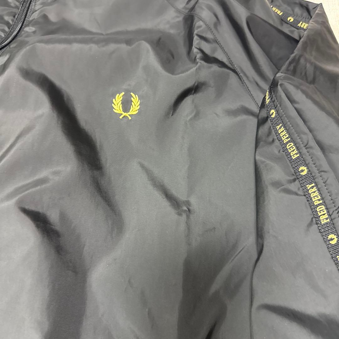 【特価】FRED PERRY 上級ウインドブレーカー