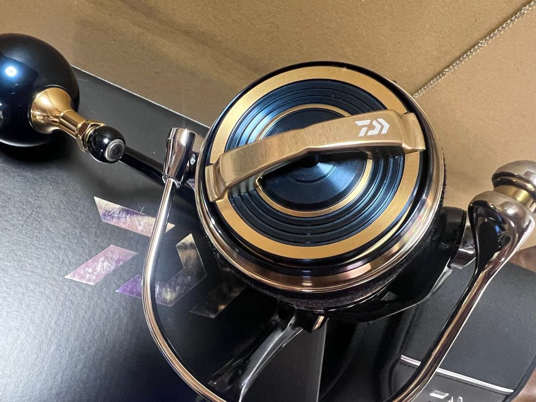 Daiwa SALTIGA 8000-P リール 収納ケース付き