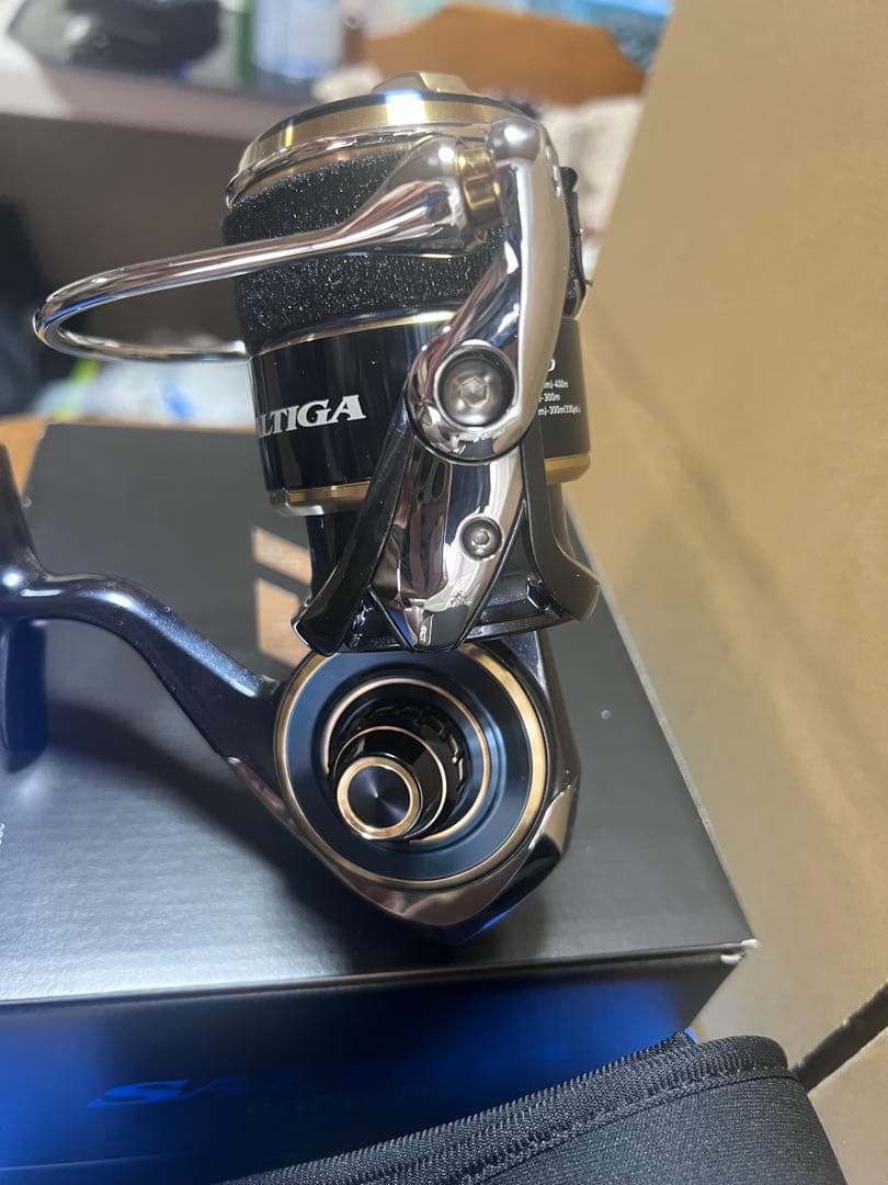 Daiwa SALTIGA 8000-P リール 収納ケース付き