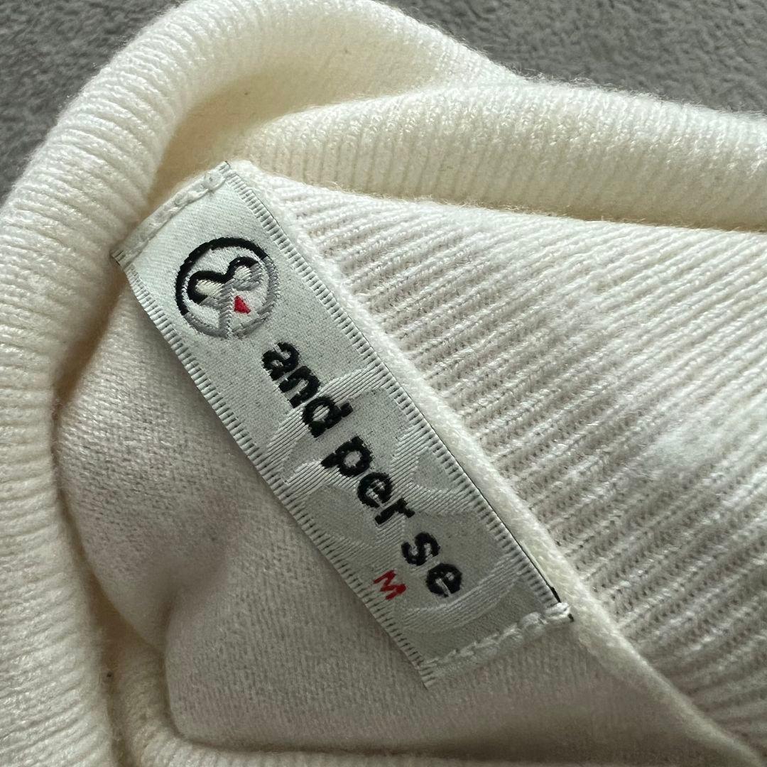 and per se アンパスィ　タートルネック　ニット　セーター　ロゴ　M
