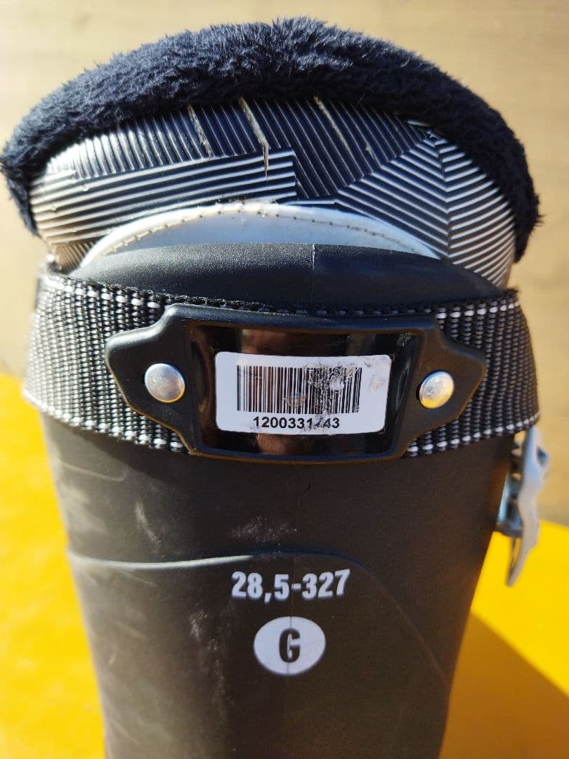 サロモン　スキーブーツ 28cm　男性用 ブラック/イエロー