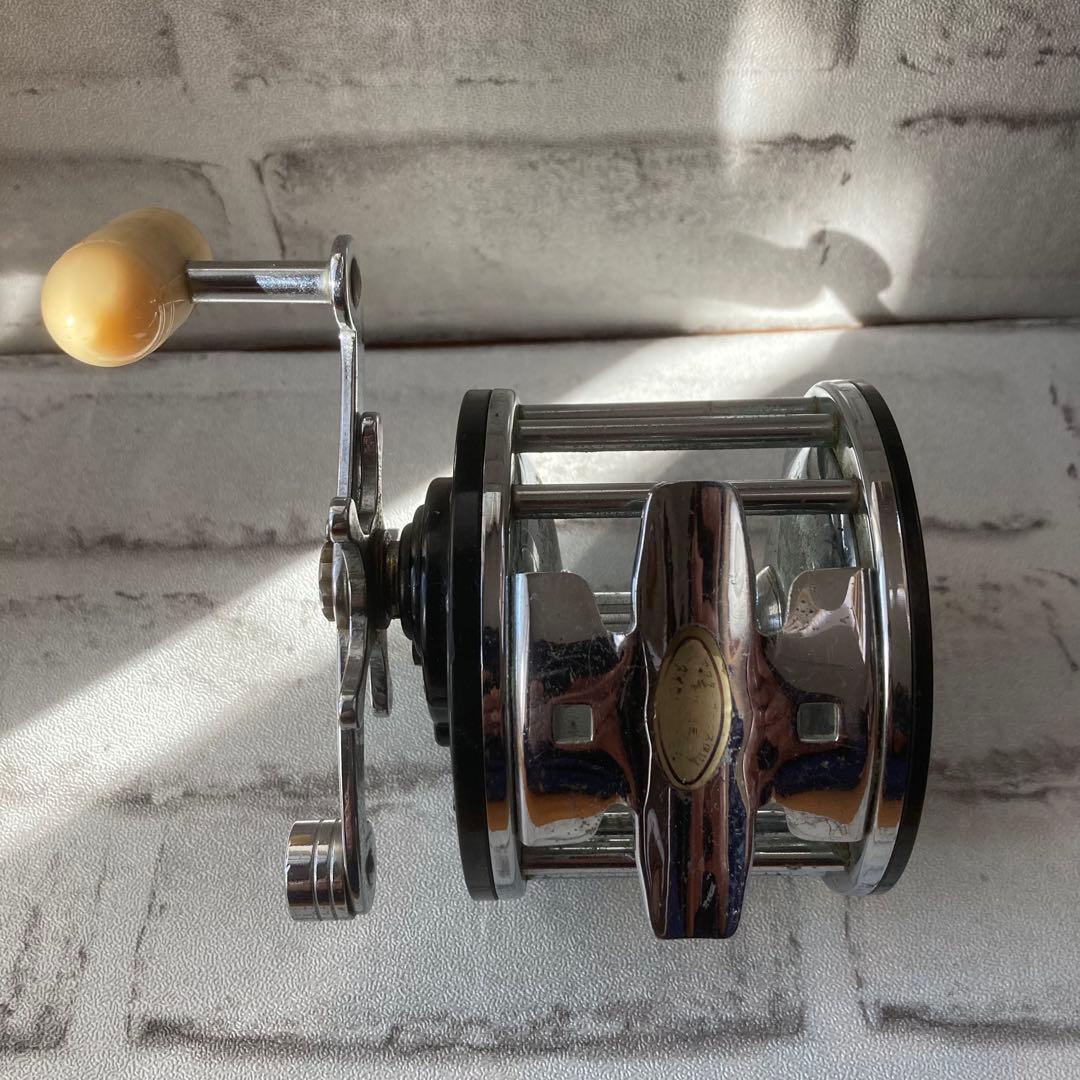 船釣り　ベイトリール シルバー ブラック 右巻き