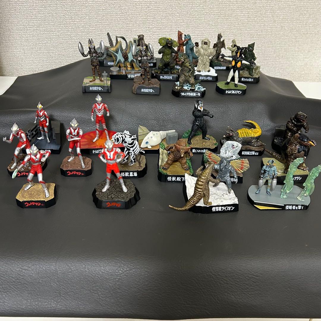 d*7様 ウルトラ怪獣名鑑　昭和レトロ　ジオラマ台座付き　28体まとめ売り
