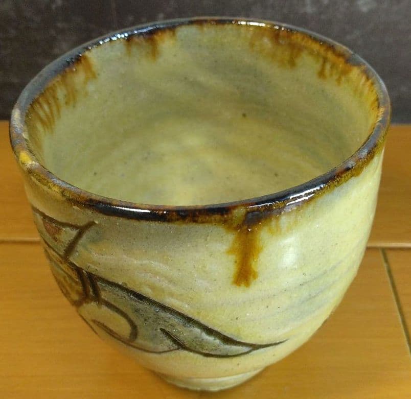 人間国宝 金城次郎 湯呑(魚2匹）栞 共箱(本人書付）壺屋焼 壷屋焼 やちむん