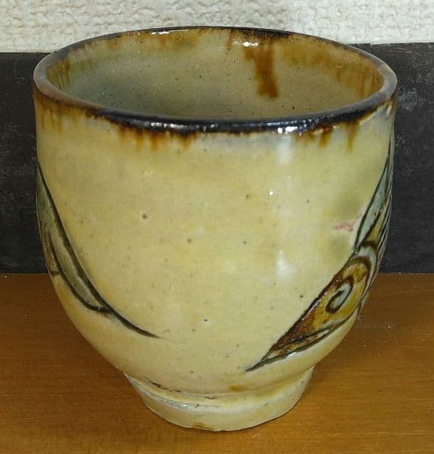 人間国宝 金城次郎 湯呑(魚2匹）栞 共箱(本人書付）壺屋焼 壷屋焼 やちむん