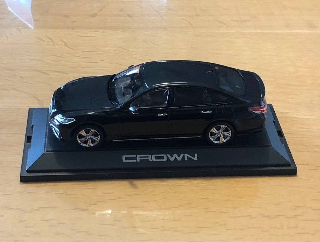 トヨタ 15代目CROWN アスリートRS カラーサンプル♪