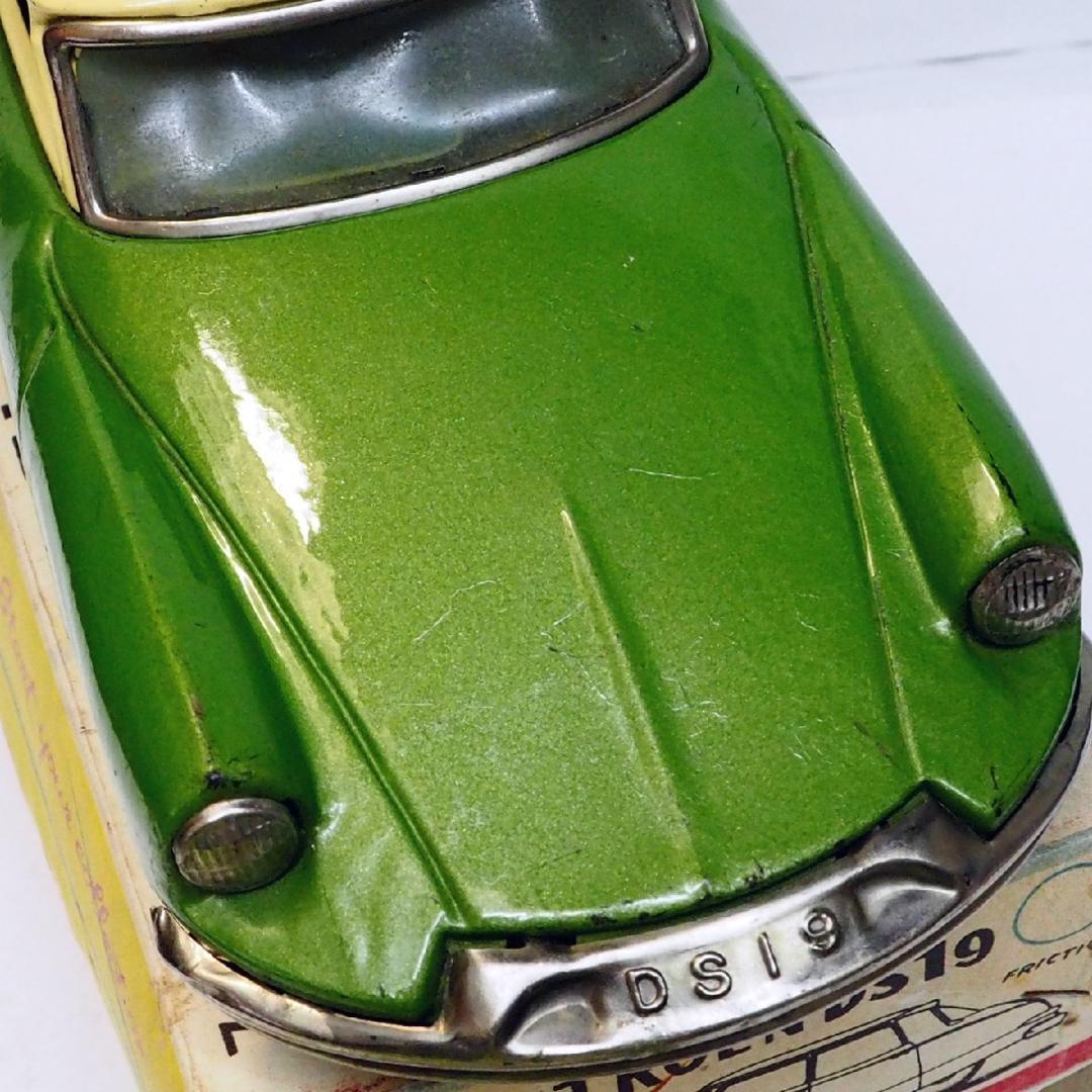 萬代屋【 シトロエンDS19黄緑】ブリキ tin toy car【箱はコピー】