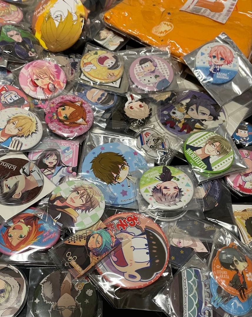 ⑤アニメグッズ大量 まとめ売り アクキー 缶バッジ110点