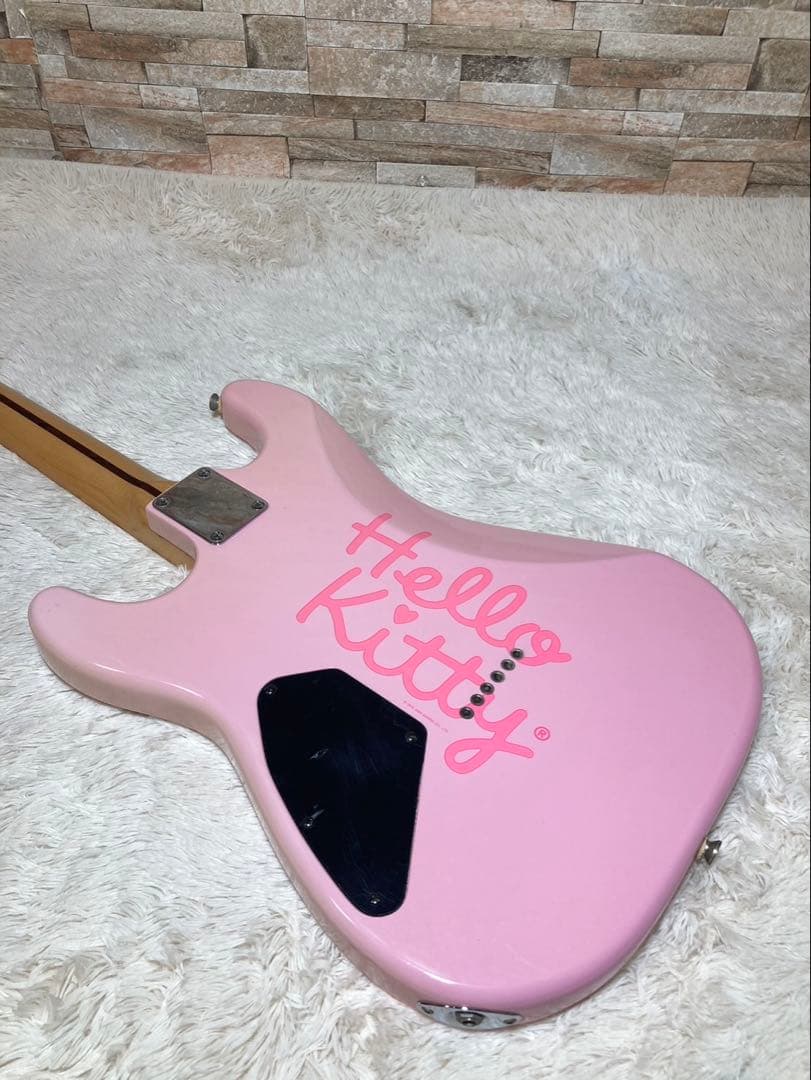 スクワイヤー　エレキギター　Hello Kitty Stratocaster
