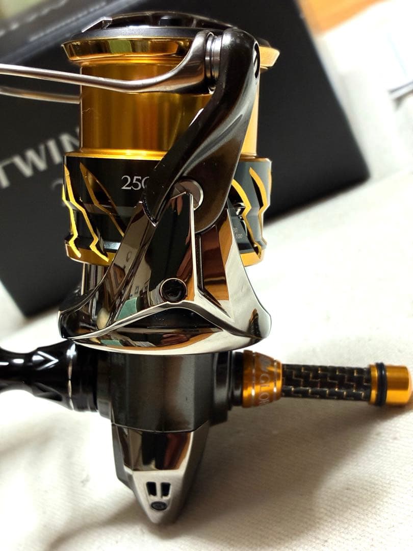 【美品】シマノ リール20ツインパワー2500SHGカスタム【Wハンドル仕様】