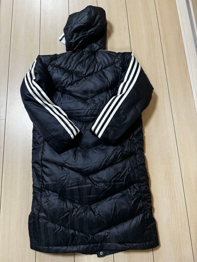 新品未使用adidas アディダス　ダウンベンチコート　ブラック　140cm