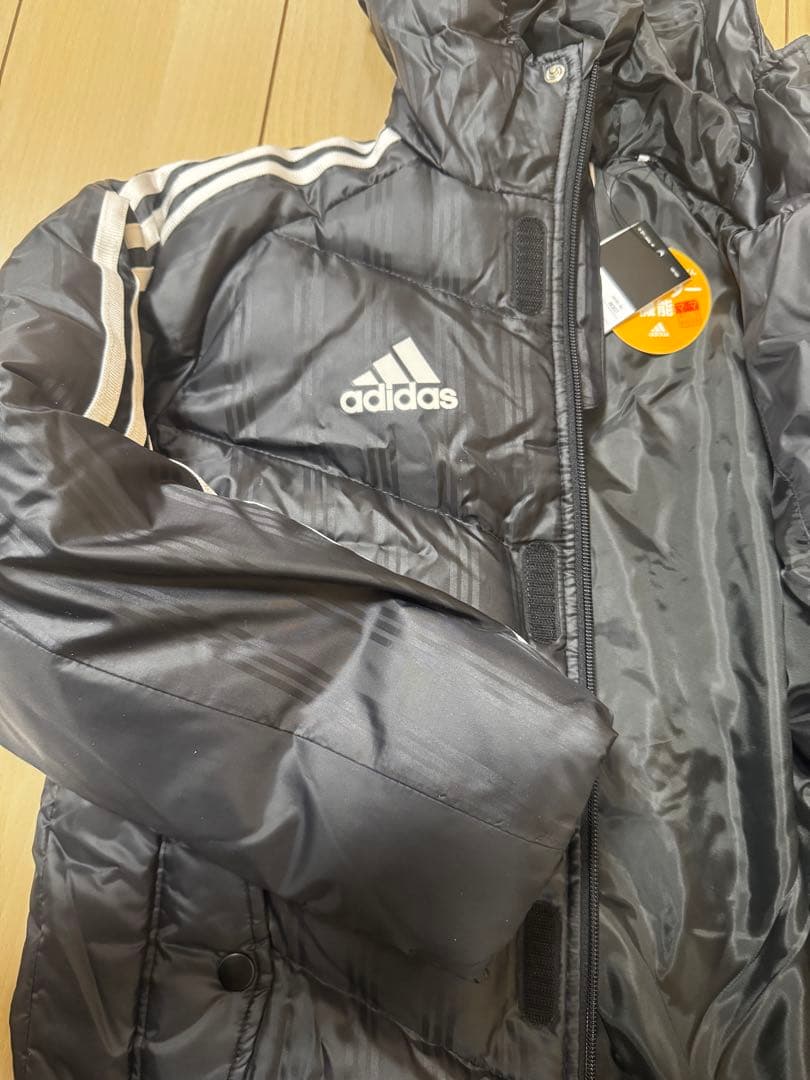 新品未使用adidas アディダス　ダウンベンチコート　ブラック　140cm