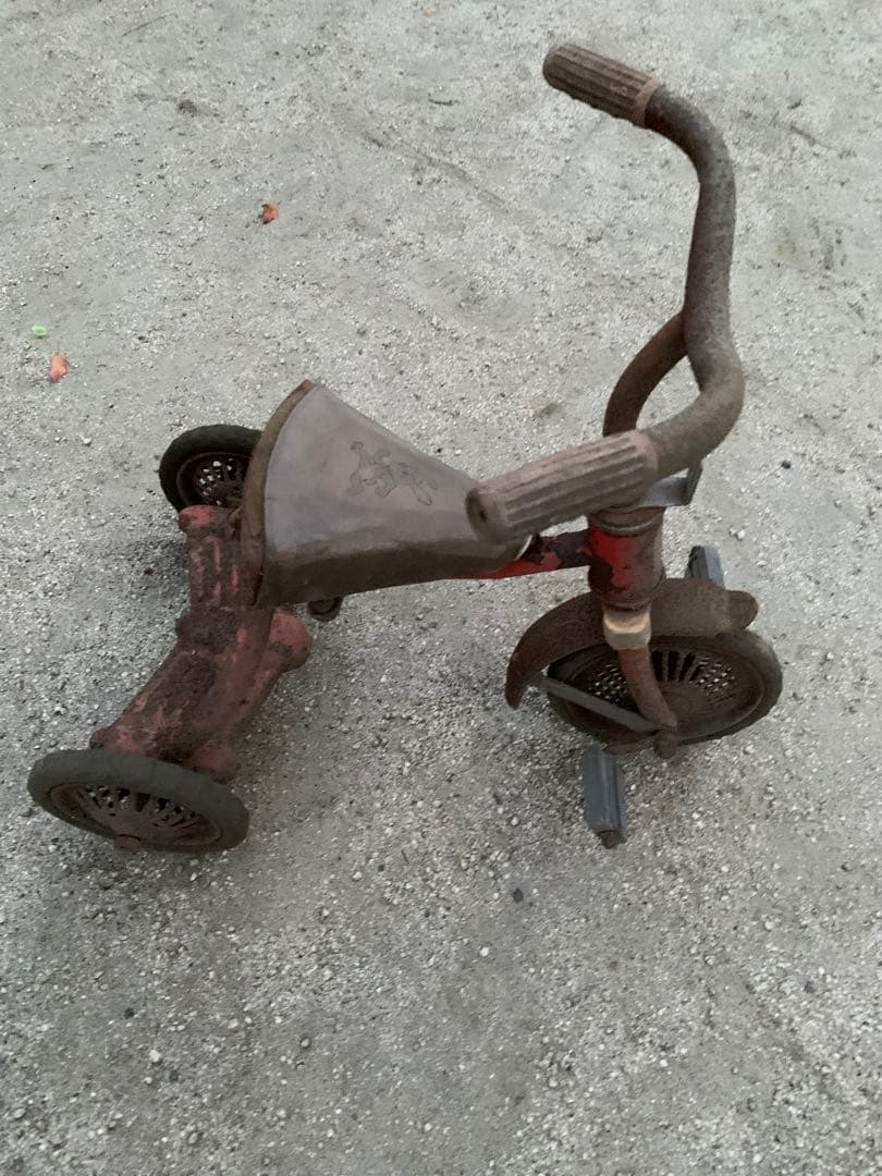 約50年前新車で購入　レトロ  アンティーク　ガーデン 三輪車 オブジェ 昭和