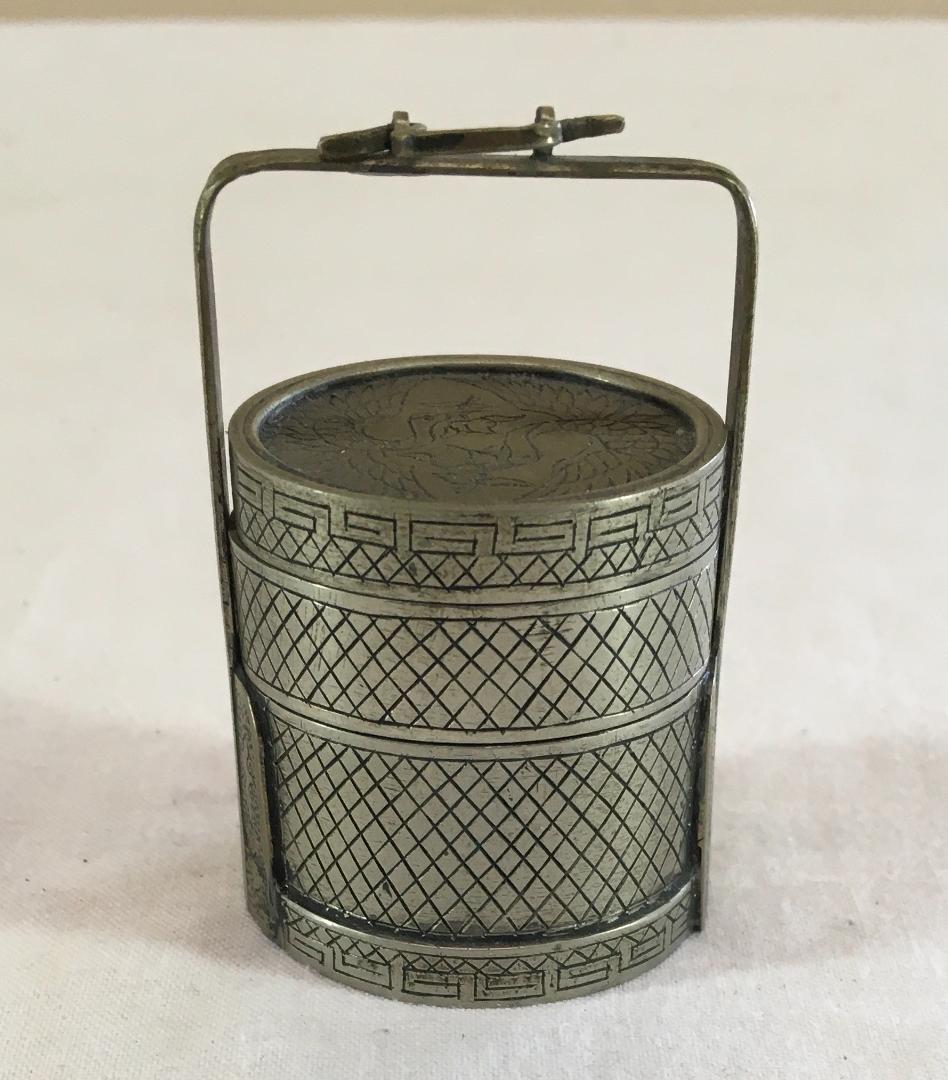 不詳の重函：[小さな三段重・金属(素材不詳)製]／おそらく中国製