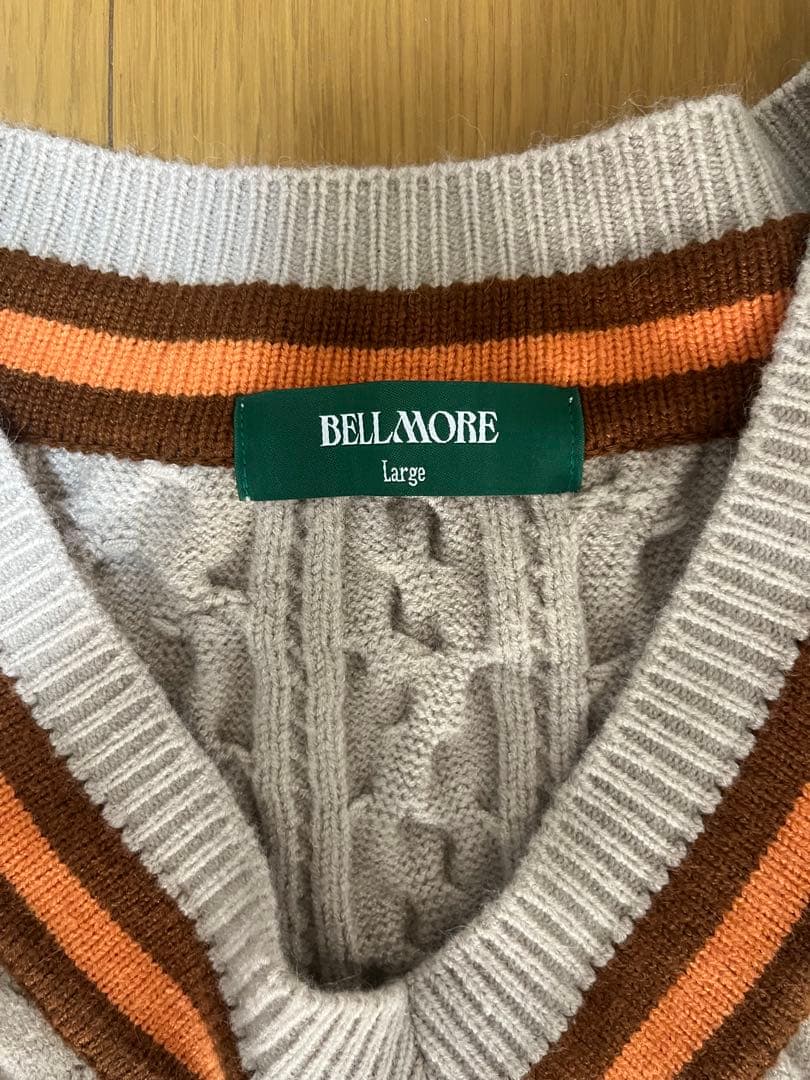 BELLMORE エンブレム Vネックニット セーター