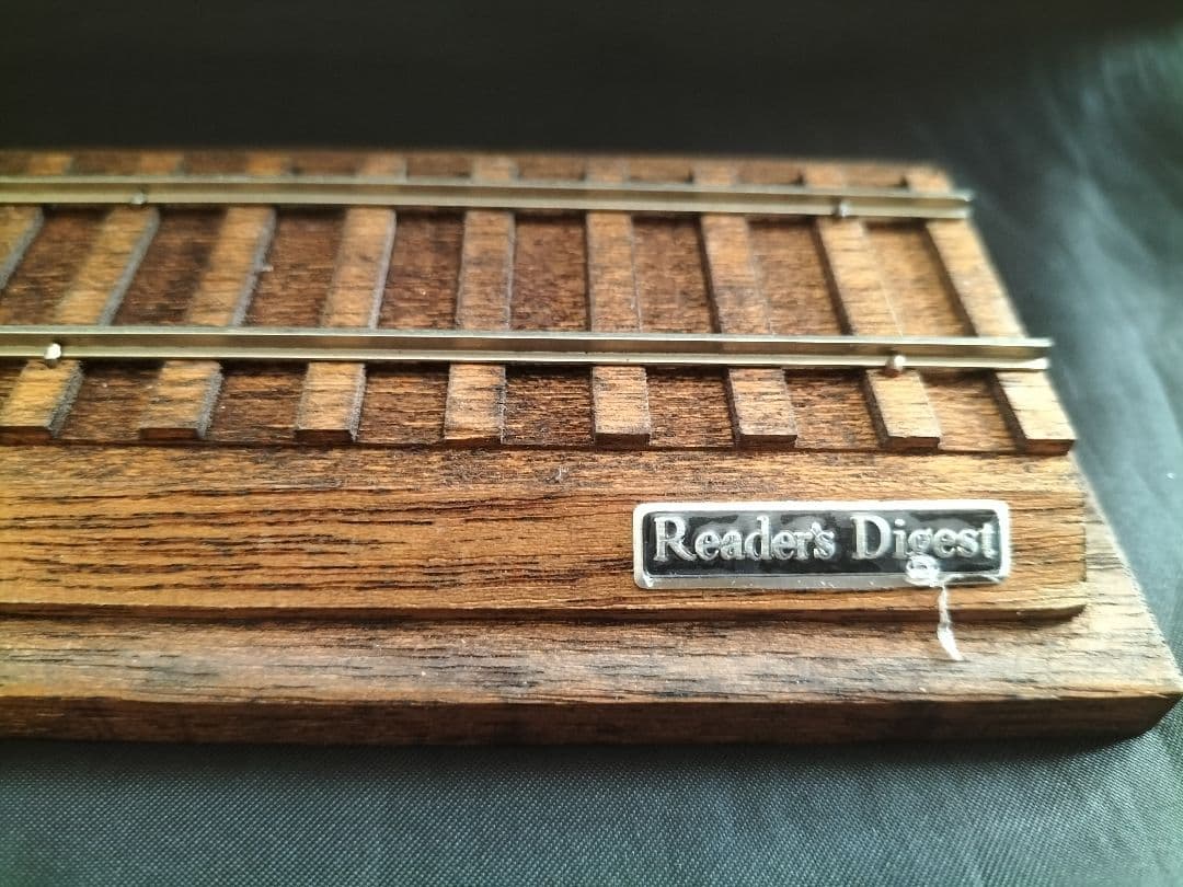 蒸気機関車 弁慶号 H.K PORTER【レール基台・ケース付】