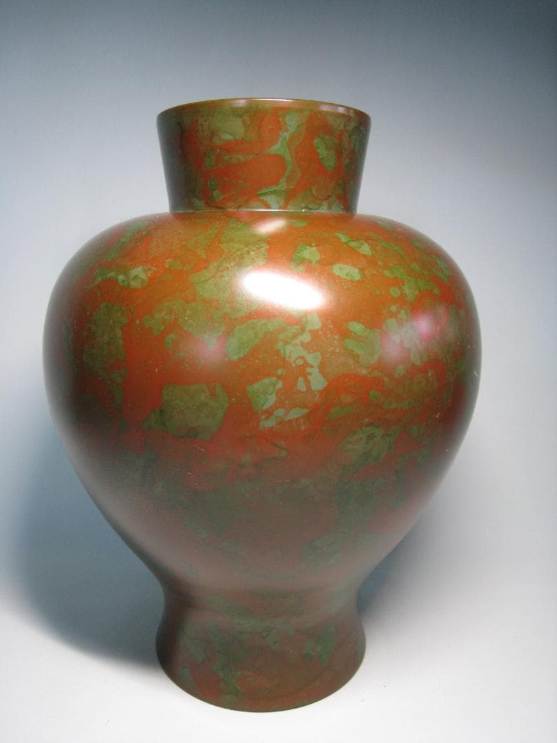 銅製花瓶　　【金彩銀彩鯉双魚文飾り壺】　高さ約27.7㎝