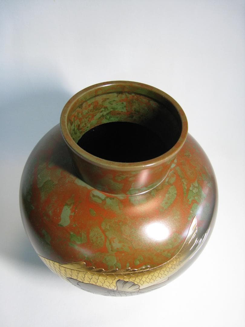 銅製花瓶　　【金彩銀彩鯉双魚文飾り壺】　高さ約27.7㎝
