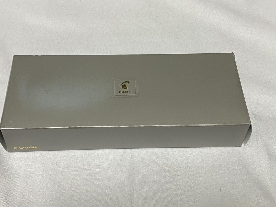 PILOT キャップレス ストライプ ゴールド ペン先F