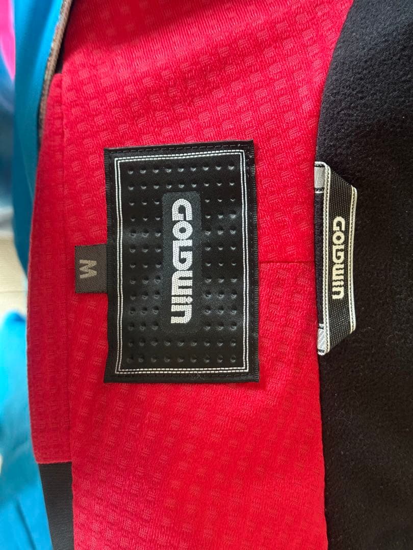 ゴールドウィン スノボウェア 上下セット 男性 Mサイズ