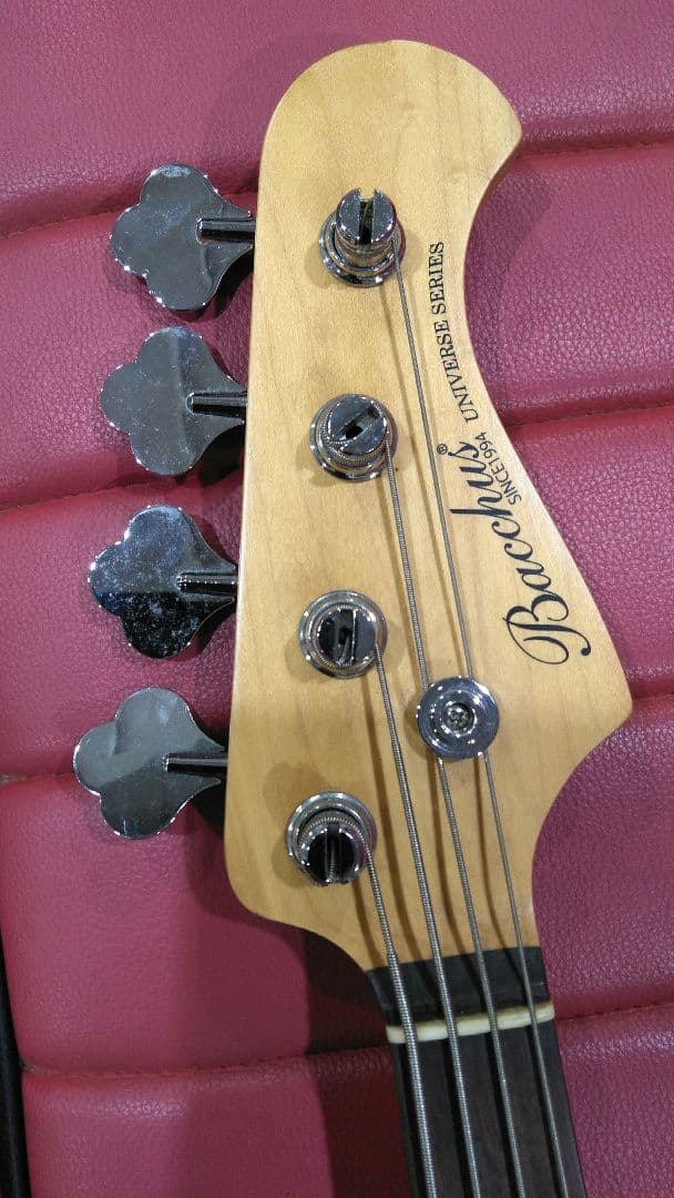 バッカス　Bacchus　ユニバースシリーズ　ベースギター　ケース・おまけ付き