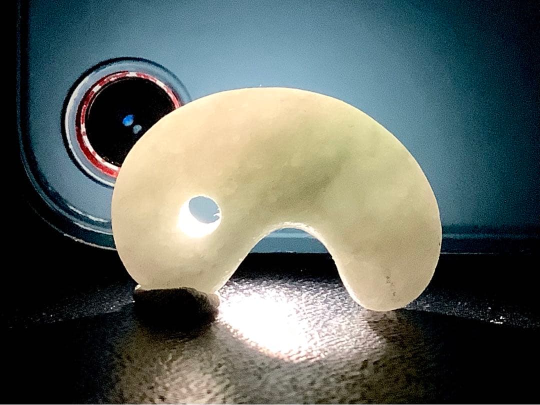 ✳勾玉の王道　糸魚川翡翠勾玉ジェダイト‼️ お身近のお守り守護石に　鑑別書付本物‼️