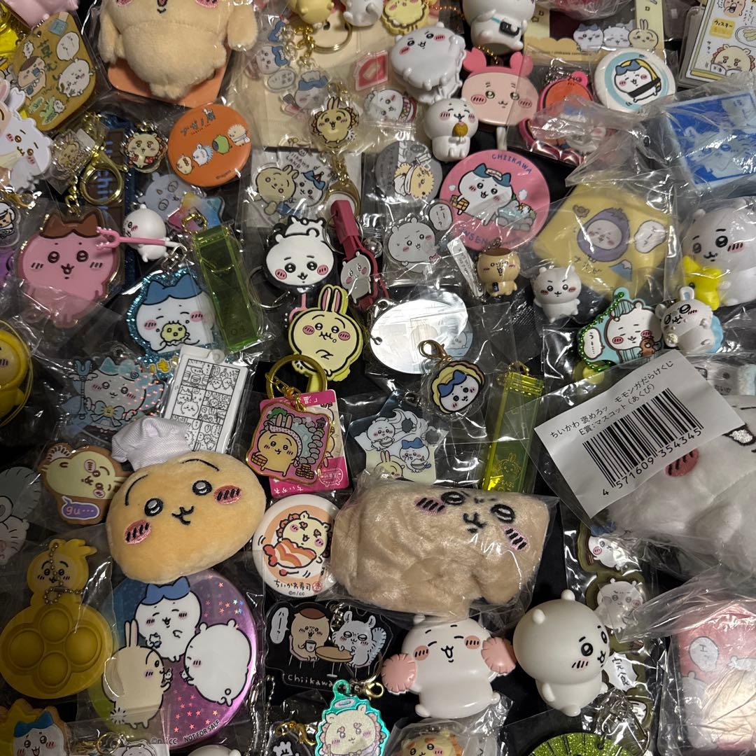 ちいかわ　缶バッジ　ラバスト　キーホルダー等　約200点大量まとめ売り　②
