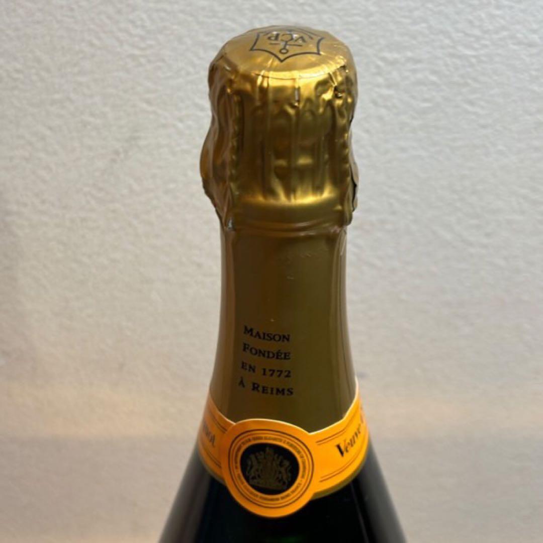 NA4837 4686 Veuve Clicquot ヴーヴクリコ イエロー