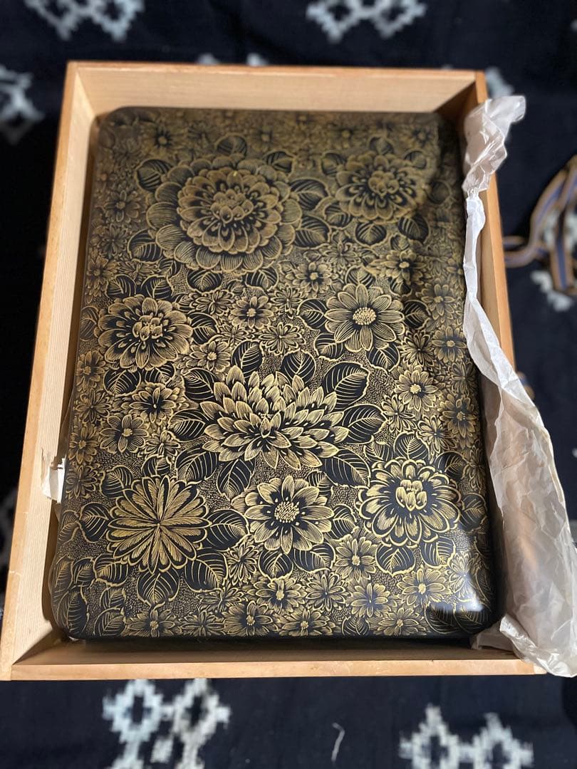 輪島塗　本漆塗　木製上質黒漆に極上牡丹詰沈金の映える輪島塗硯箱 元箱付き