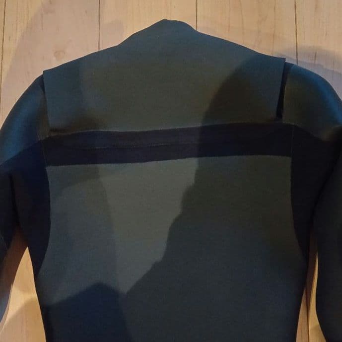 セミドライ、メローウェットスーツ、5✕3ミリ、ML-Bサイズ、ノンジップ