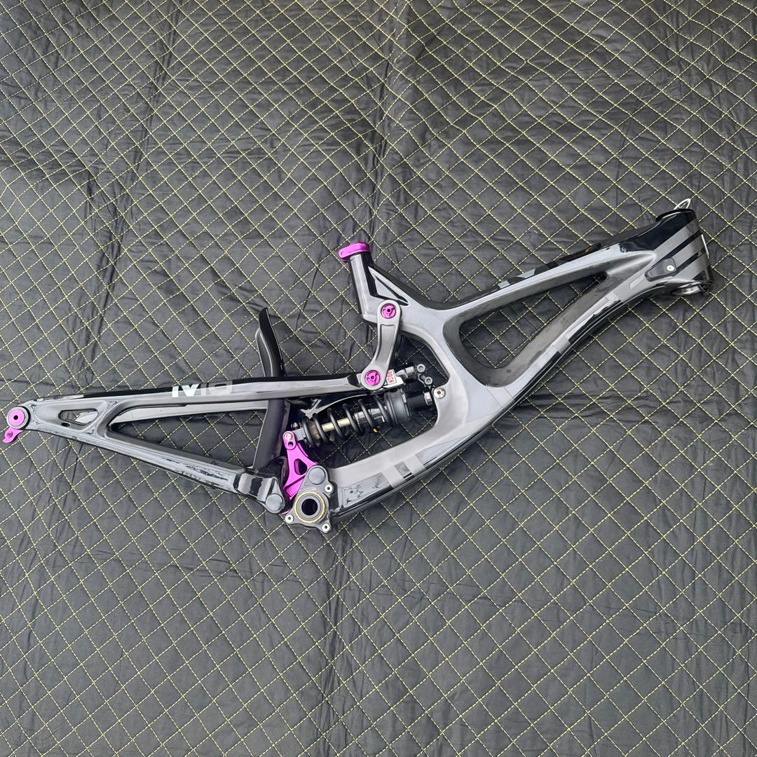 INTENSE M16 CARBON Sサイズ