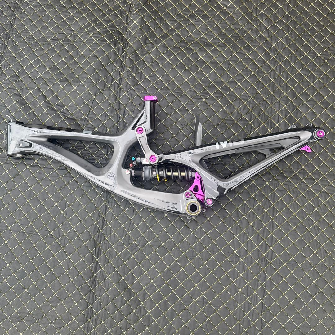 INTENSE M16 CARBON Sサイズ