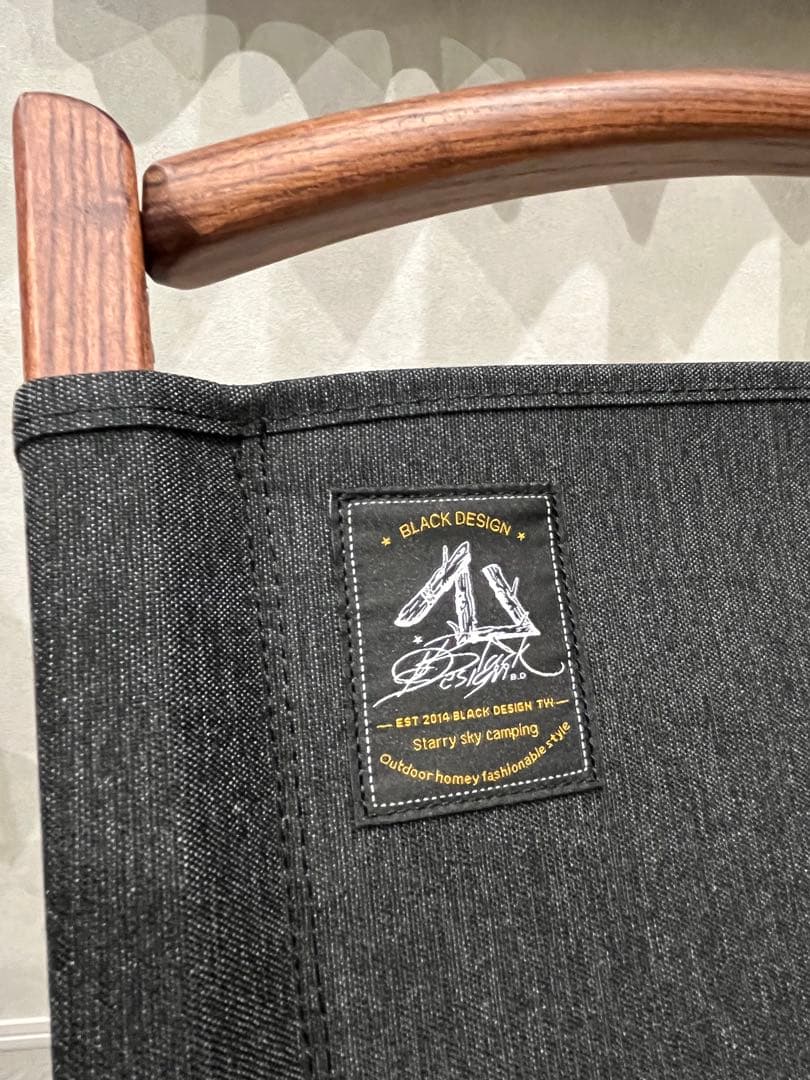 ブラックデザイン　チェア　ブラック