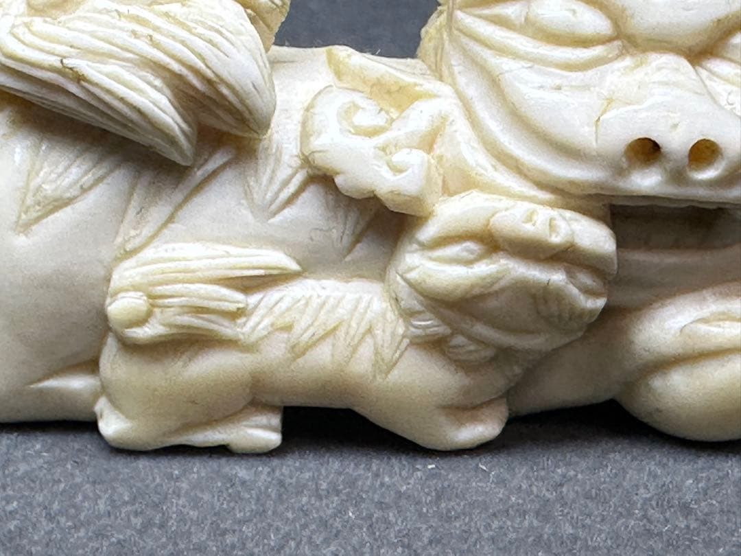 根付　ライオン　獅子　彫刻 置物　細密細工　骨董　アンティーク