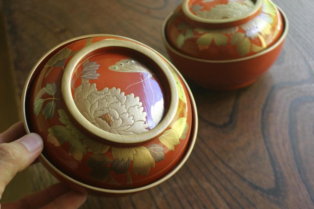 時代逸品！時代金縁朱漆に極上牡丹蝶螺鈿蒔絵の映えるお椀2点（検輪島塗蒔絵椀雑煮椀