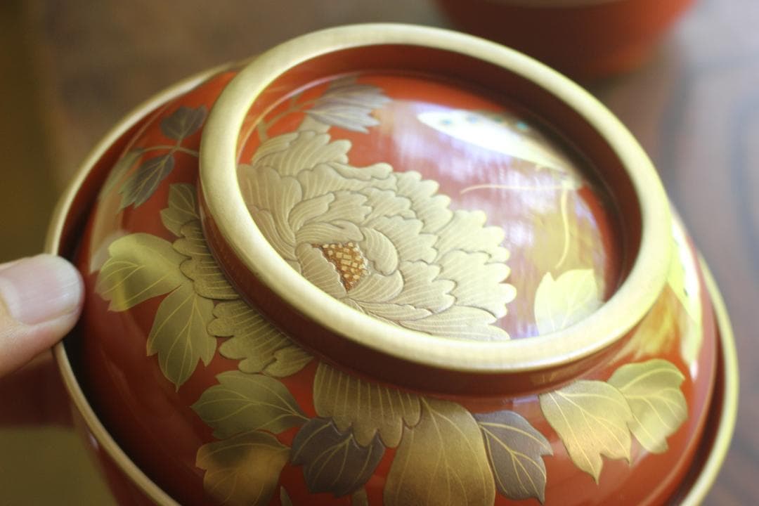 時代逸品！時代金縁朱漆に極上牡丹蝶螺鈿蒔絵の映えるお椀2点（検輪島塗蒔絵椀雑煮椀